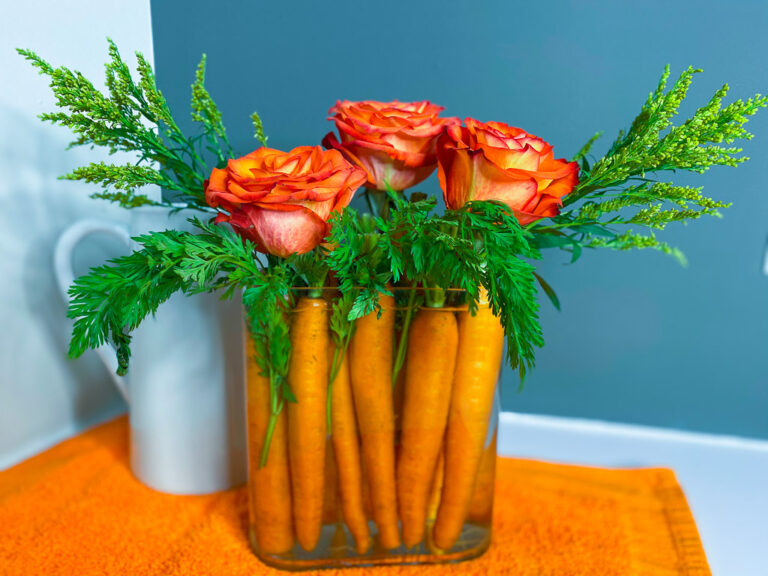 CREATE A UNIQUE CENTERPIECE FOR YOUR SPRING TABLETOP WITH THESE EASY TRICKS