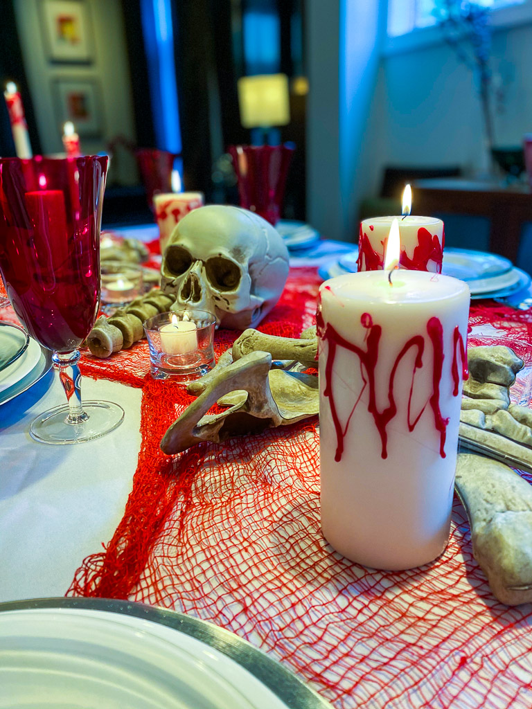 RED AND WHITE MAKES HALLOWEEN TABLE DECORATIONS EASY AND GUESTS WILL LOVE IT!