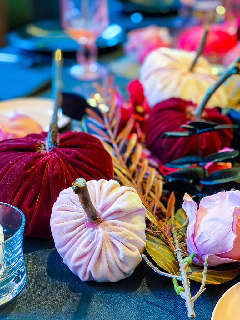 Elegant Thanksgiving Tablescape Idea