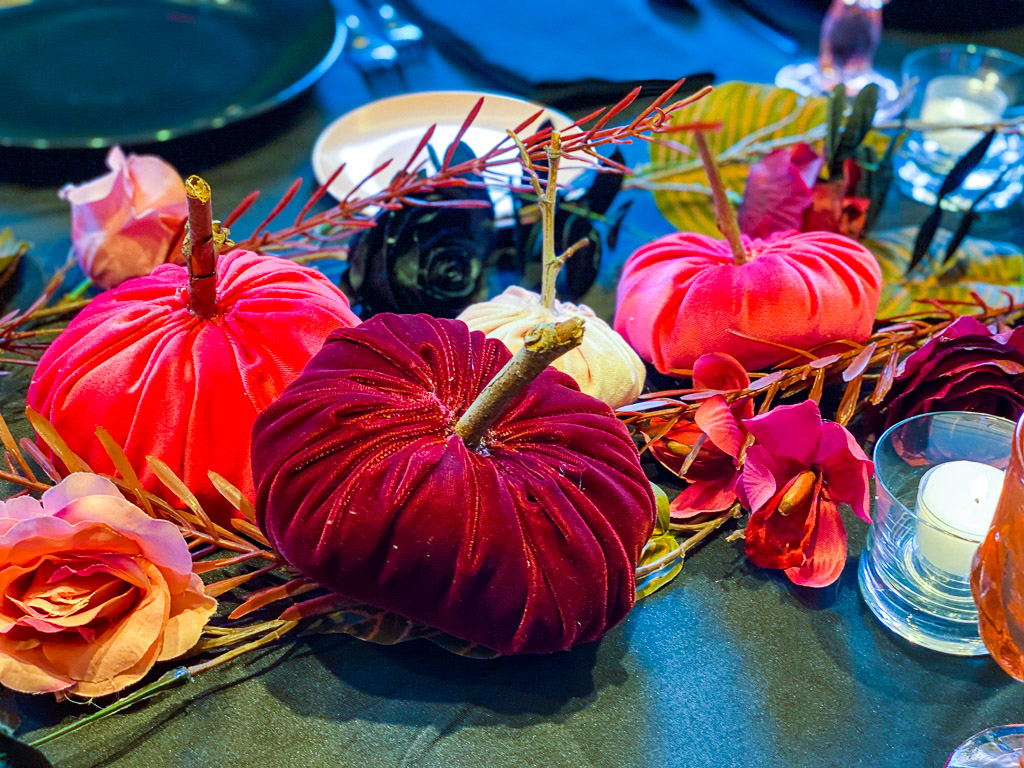 Elegant Thanksgiving Tablescape Idea