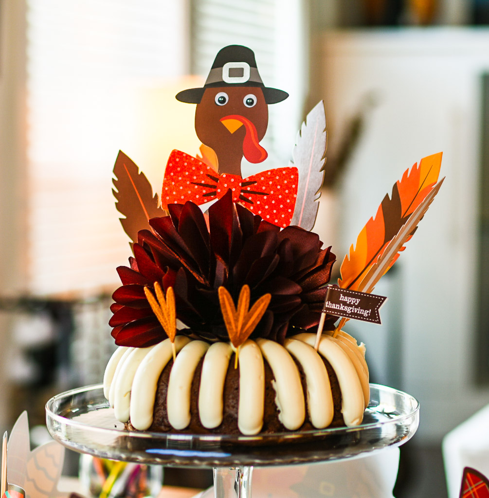 friendsgiving party ideas, inexpensive thanksgiving table decor, thanksgiving table decorations, thanksgiving table decor ideas, cheap thanksgiving table decor, thanksgiving table decor, thanksgiving table setting, thanksgiving table setting ideas, IDY thanksgiving table decor ideas, friendsgiving ideas, friendsgiving decorations, thanksgiving kids table, simple thanksgiving table decoration