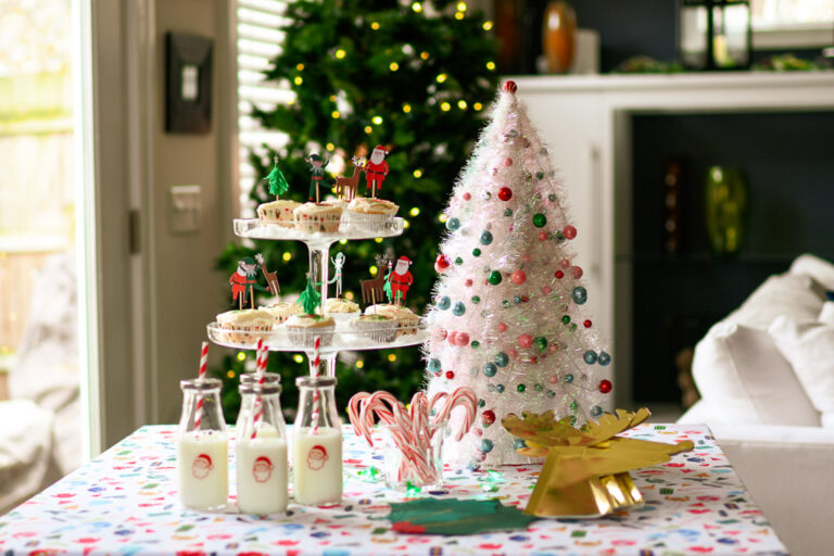 SIX SIMPLE CHRISTMAS TABLE DECORATION IDEAS THAT YOU CAN DO!