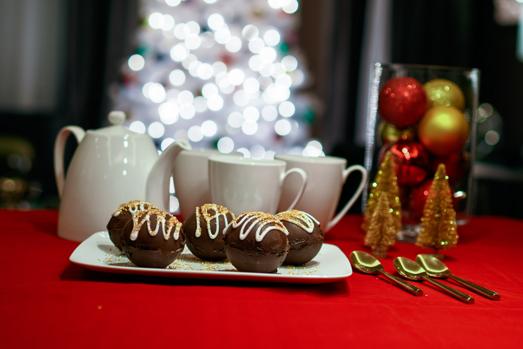 hot chocolate bombs, how to make hot chocolate bombs, hot chocolate bombs recipe, DIY hot chocolate bombs, hot cocoa bombs, hot cocoa bombs recipe, hot cocoa bombs molds, recipe for hot cocoa bombs, DIY hot cocoa bombs, DIY Christmas gifts, DIY Christmas gift ideas, DIY Christmas gifts idea, easiest DIY Christmas gifts, DIY Christmas gifts, national cocoa day