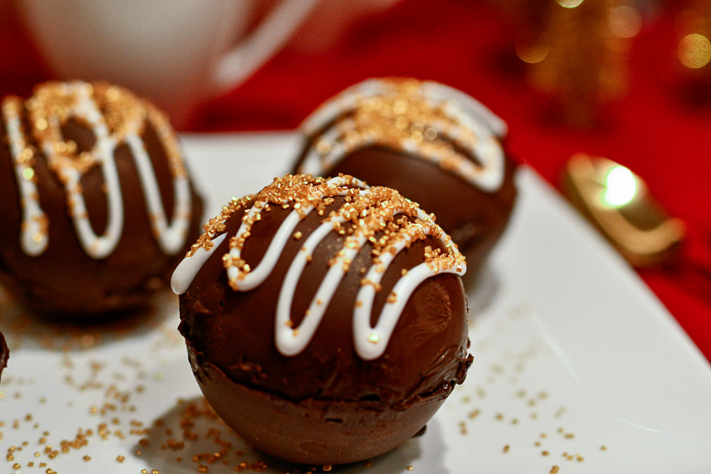 hot chocolate bombs, how to make hot chocolate bombs, hot chocolate bombs recipe, DIY hot chocolate bombs, hot cocoa bombs, hot cocoa bombs recipe, hot cocoa bombs molds, recipe for hot cocoa bombs, DIY hot cocoa bombs, DIY Christmas gifts, DIY Christmas gift ideas, DIY Christmas gifts idea, easiest DIY Christmas gifts, DIY Christmas gifts, national cocoa day