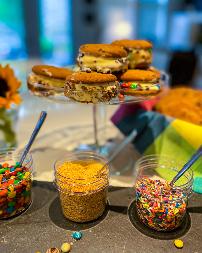 build your own ice cream sandwich bar with m & m, sprinkle, health, graham crackers, it's perfect for national ice cream day and easy ice cream sandwich recipe