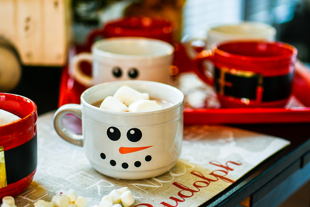 This Adorable DIY Christmas Mug is Easy to Make and a Fun Holiday Gift!