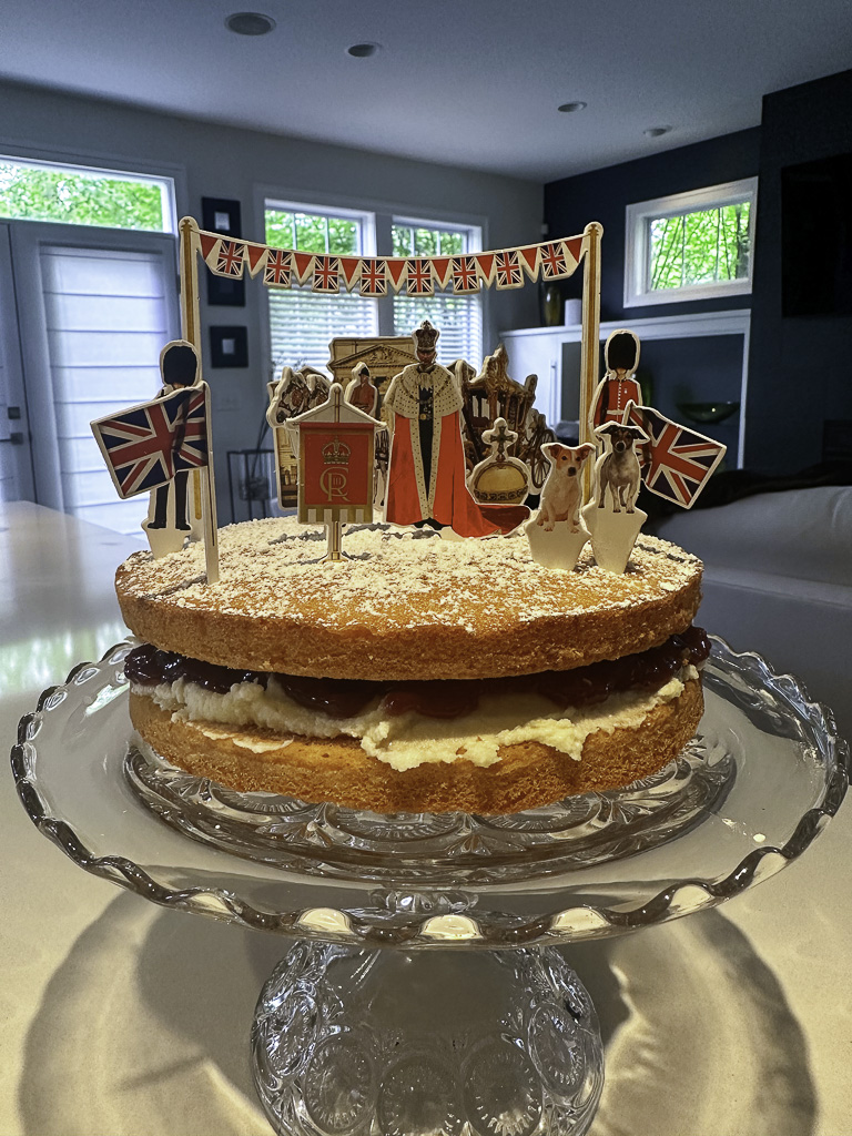 Victoria sponge cake, the British tea classic recipe - Spatula Desserts