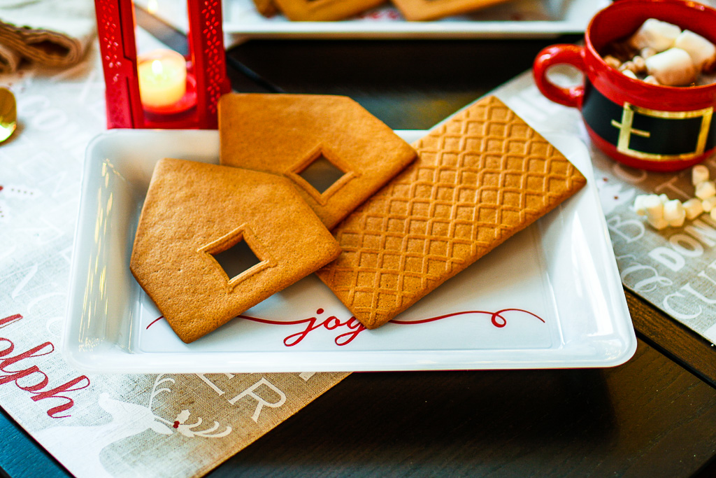 Kate Spade inspired Christmas craft, Kate Spade Christmas tray, DIY Christmas tray, Easy Christmas DIY project, Holiday serving tray idea, Christmas platter DIY, Chic holiday decor idea, Glam Christmas craft, Stylish Christmas DIY, Christmas entertaining idea, DIY holiday table décor, Easy holiday craft for adults, Modern Christmas decor DIY, Festive tray decorating idea, Afternoon craft project, DIY gift idea for the holidays, How to make a Kate Spade inspired Christmas tray, Easy Christmas tray DIY you can make in an afternoon, Elegant Christmas craft inspired by Kate Spade, Festive and stylish holiday tray idea, DIY Christmas decor with a modern twist